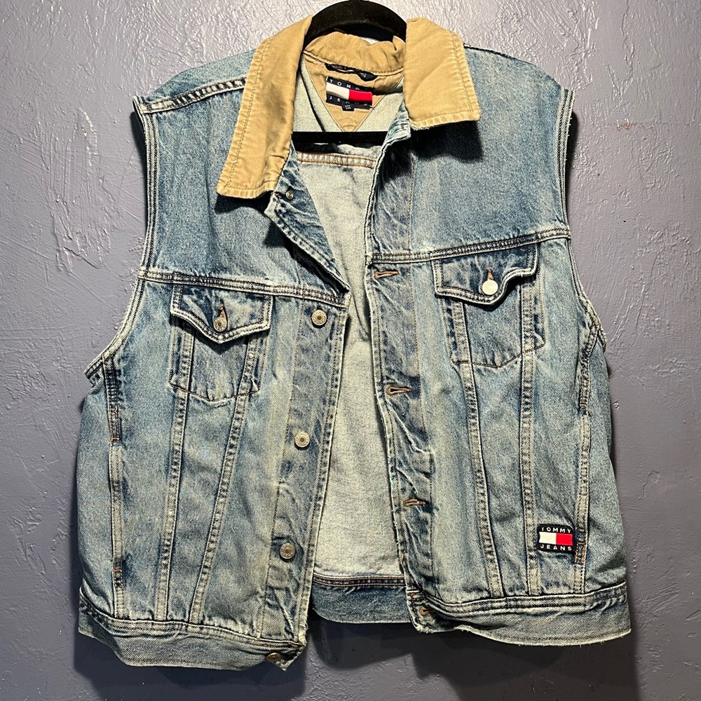 Tommy Hilfiger Vest🪵